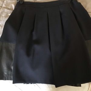 Vince pleated skirt dark navy size 0 with leather